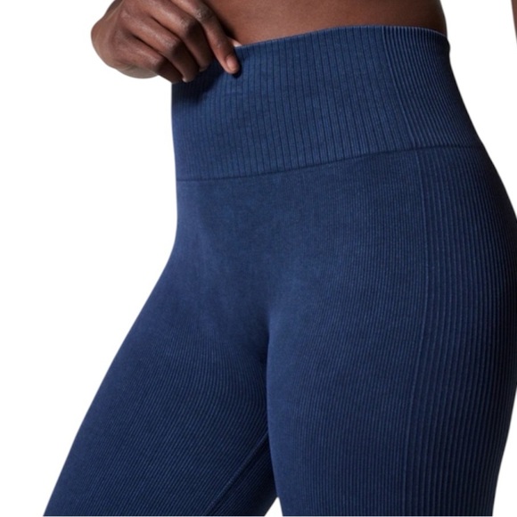 NWOT Spanx “look at me now” seamless soft leggings. Size XS. Inseam 24”. - Picture 2 of 5